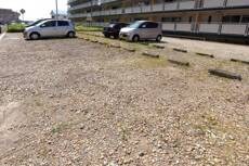 物件外観写真2　(駐車場)