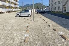 物件外観写真2　(駐車場)