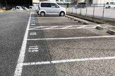 物件外観写真2　(駐車場)