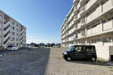 物件外観写真2　(駐車場)