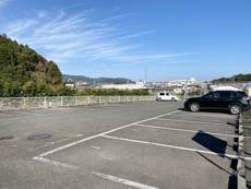 物件外観写真2　(駐車場)