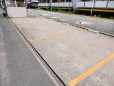 物件外観写真2　(駐車場)