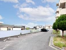 物件外観写真2　(駐車場)