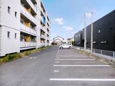 物件外観写真2　(駐車場)