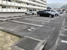 物件外観写真2　(駐車場)