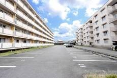 物件外観写真2　(駐車場)