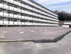 物件外観写真2　(駐車場)