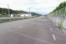 物件外観写真2　(駐車場)