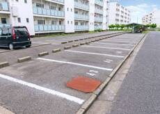 物件外観写真2　(駐車場)