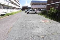 物件外観写真2　(駐車場)