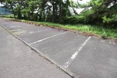 物件外観写真2　(駐車場)