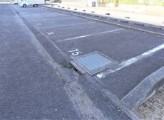 物件外観写真2　(駐車場)