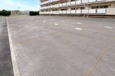 物件外観写真2　(駐車場)