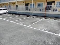 物件外観写真2　(駐車場)