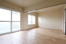 物件内観写真4　(居室・リビング)