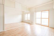 物件内観写真4　(居室・リビング)