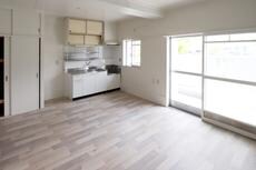 物件内観写真4　(居室・リビング)