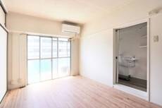 物件内観写真4　(居室・リビング)