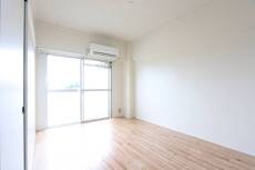 物件内観写真3　(居室・リビング)