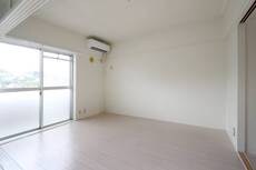 物件内観写真4　(居室・リビング)