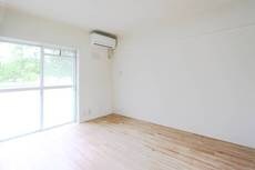 物件内観写真3　(居室・リビング)