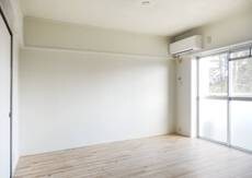 物件内観写真4　(居室・リビング)