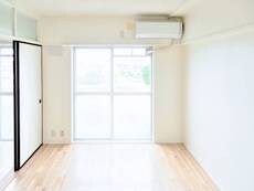 物件内観写真4　(居室・リビング)