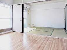 物件内観写真4　(居室・リビング)