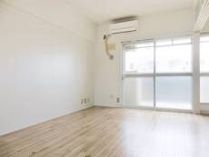 物件内観写真4　(居室・リビング)