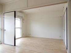 物件内観写真4　(居室・リビング)