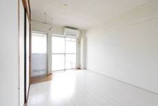 物件内観写真4　(居室・リビング)