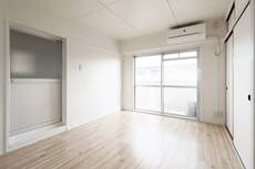 物件内観写真4　(居室・リビング)