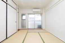 物件内観写真4　(居室・リビング)