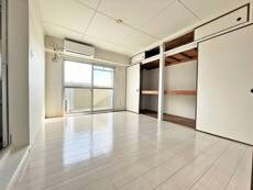 物件内観写真4　(居室・リビング)