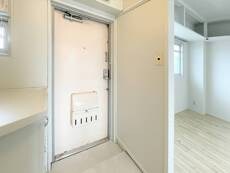 物件内観写真11　(玄関)