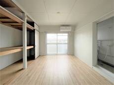 物件内観写真4　(居室・リビング)