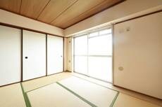 物件内観写真4　(居室・リビング)