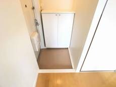 物件内観写真11　(玄関)