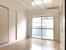 物件内観写真4　(居室・リビング)