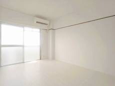 物件内観写真4　(居室・リビング)