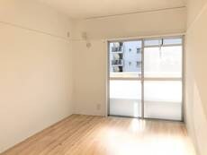 物件内観写真4　(居室・リビング)