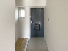 物件内観写真11　(玄関)