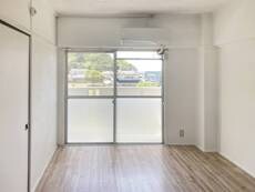 物件内観写真4　(居室・リビング)