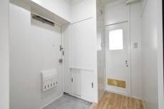 物件内観写真11　(玄関)