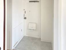 物件内観写真11　(玄関)