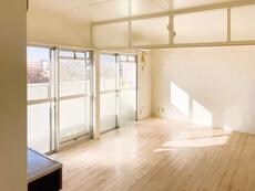 物件内観写真4　(居室・リビング)