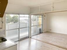 物件内観写真4　(居室・リビング)