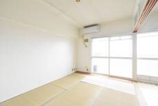 物件内観写真4　(居室・リビング)