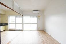 物件内観写真4　(居室・リビング)