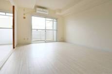 物件内観写真4　(居室・リビング)